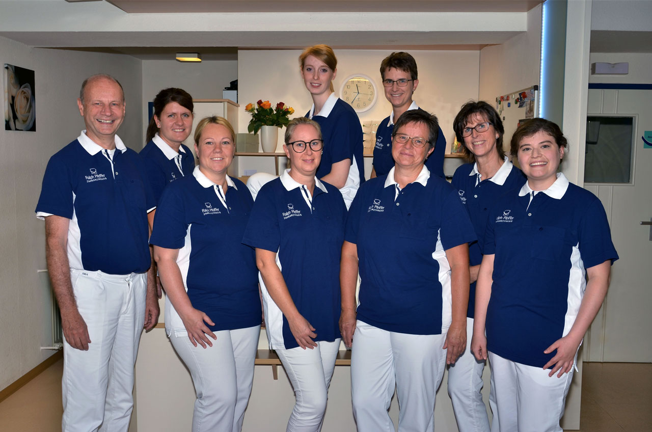 Gruppenfoto des Praxisteams